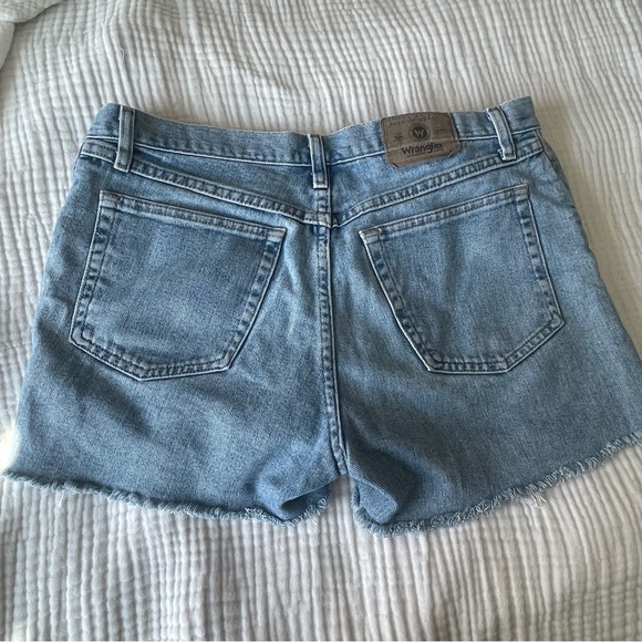 Wrangler Relaxed Fit Denim Shorts - Vintage Wash Cut Off Blue Jean - Picture 2 of 6
